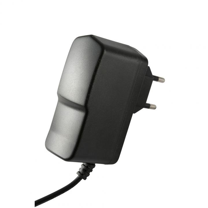 home na 12p200 hálózati adapter, kapcsoló üzemű, 12 v egyenáramú készülékekhez max.2000maáramfelvételig, 140 cm csatlakozóvezeték