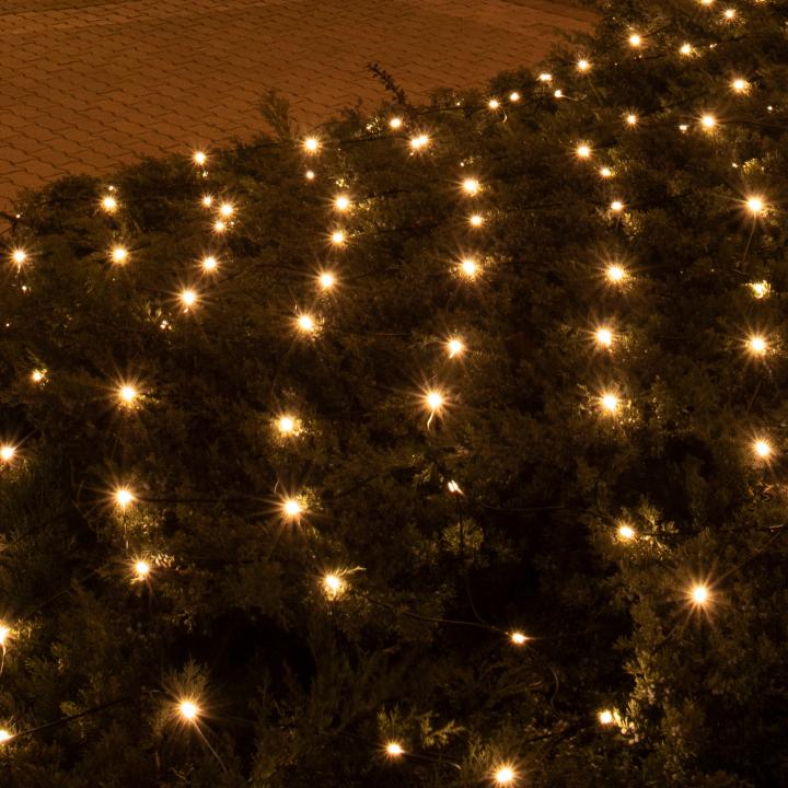 home kln 240c/ww led es háló, 3x3 m / 240 db melegfehér led, zöld vezeték, állófényű, hálózati adapter, kül és beltéri kivitel
