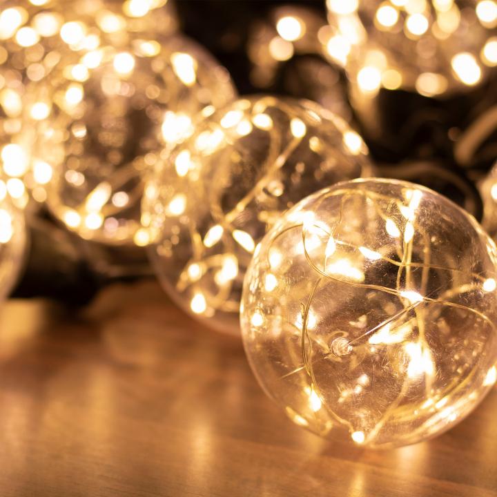 home lpl 10 globe micro led es fényfüzér, 4,5 m / 200 db melegfehér micro led, víztiszta búra, sorolható, fekete gumivezeték, adapter, kül és beltéri kivitel