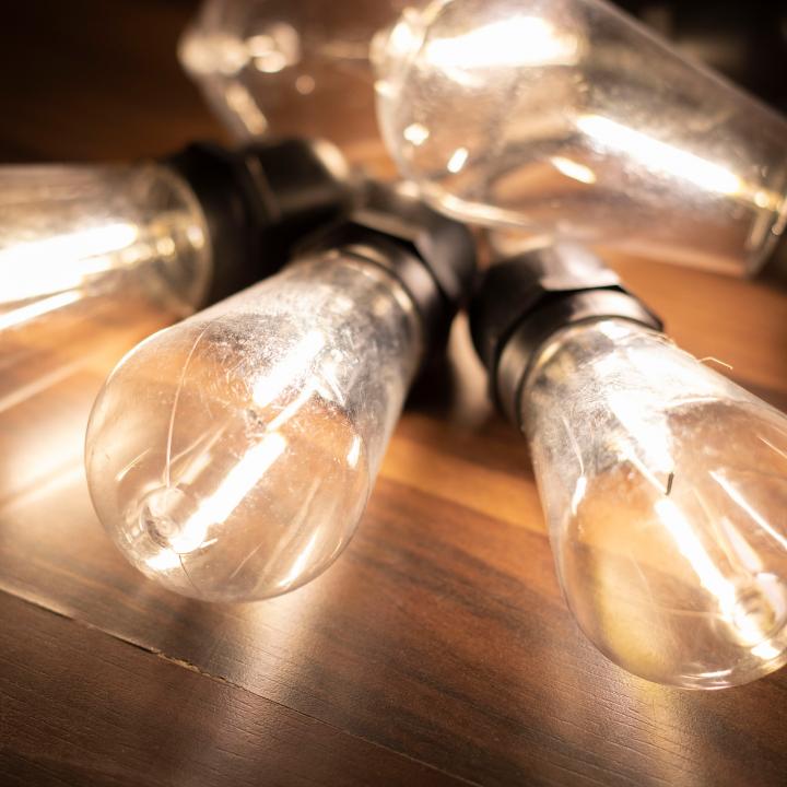 home lpl 10 papaya filament led es fényfüzér, 4,5 m / 10 db melegfehér filament led, víztiszta búra, sorolható, fekete gumivezeték, adapter, kül és beltéri kivitel